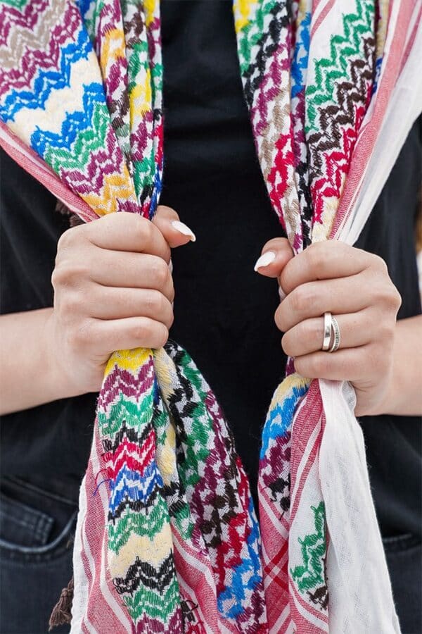 Rainbow Hirbawi® Kufiya Woman Hold
