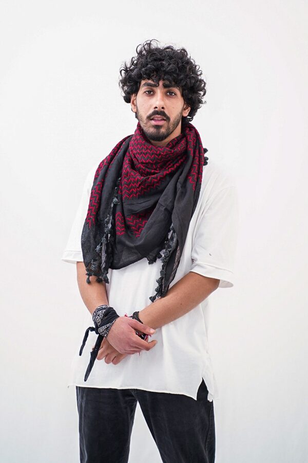 Um Suleiman Kufiya Man Pose