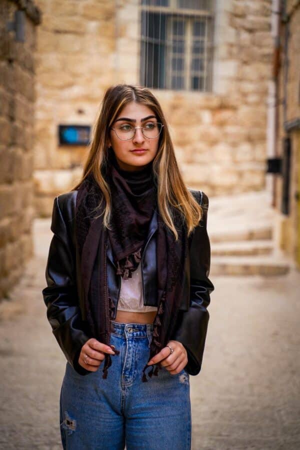 Beit Sahour Hirbawi Woman Kufiya Close