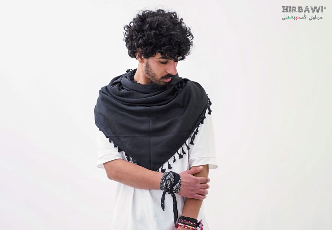 How to Tie a Keffiyeh: V-shaped Shoulder Wrap Keffiyeh