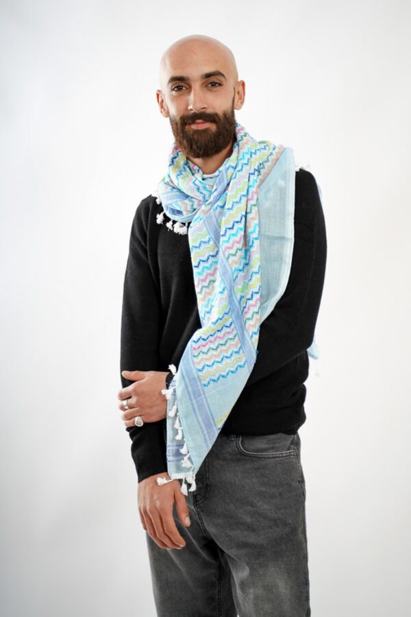 Akka_Hirbawi_Kufiya_Keffiyeh_Man